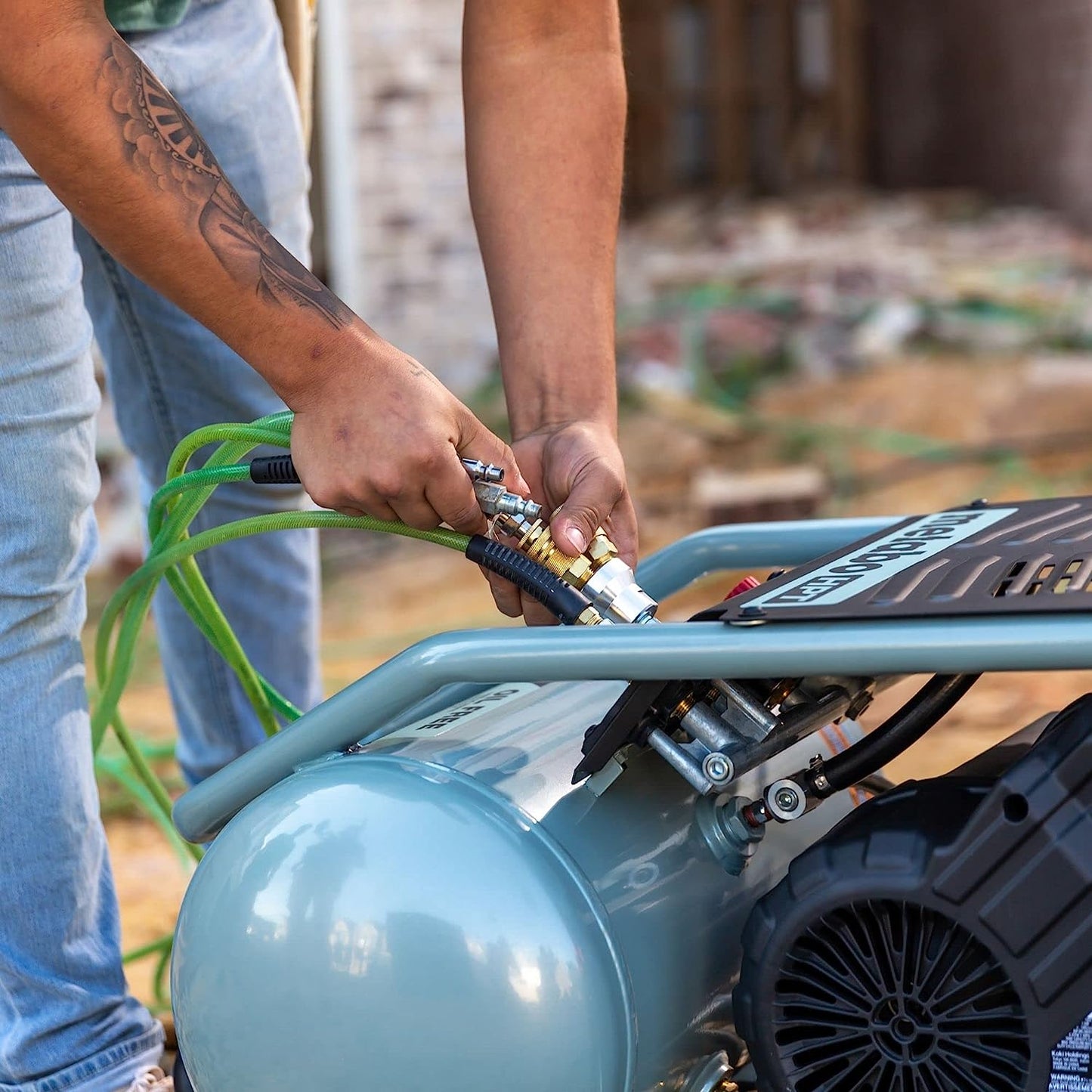 Metabo HPT Compresor de aire | THE TANK™ 8 galones | 225 PSI | 5 CFM @ 90 PSI | Carro | Sin aceite | EC1315S