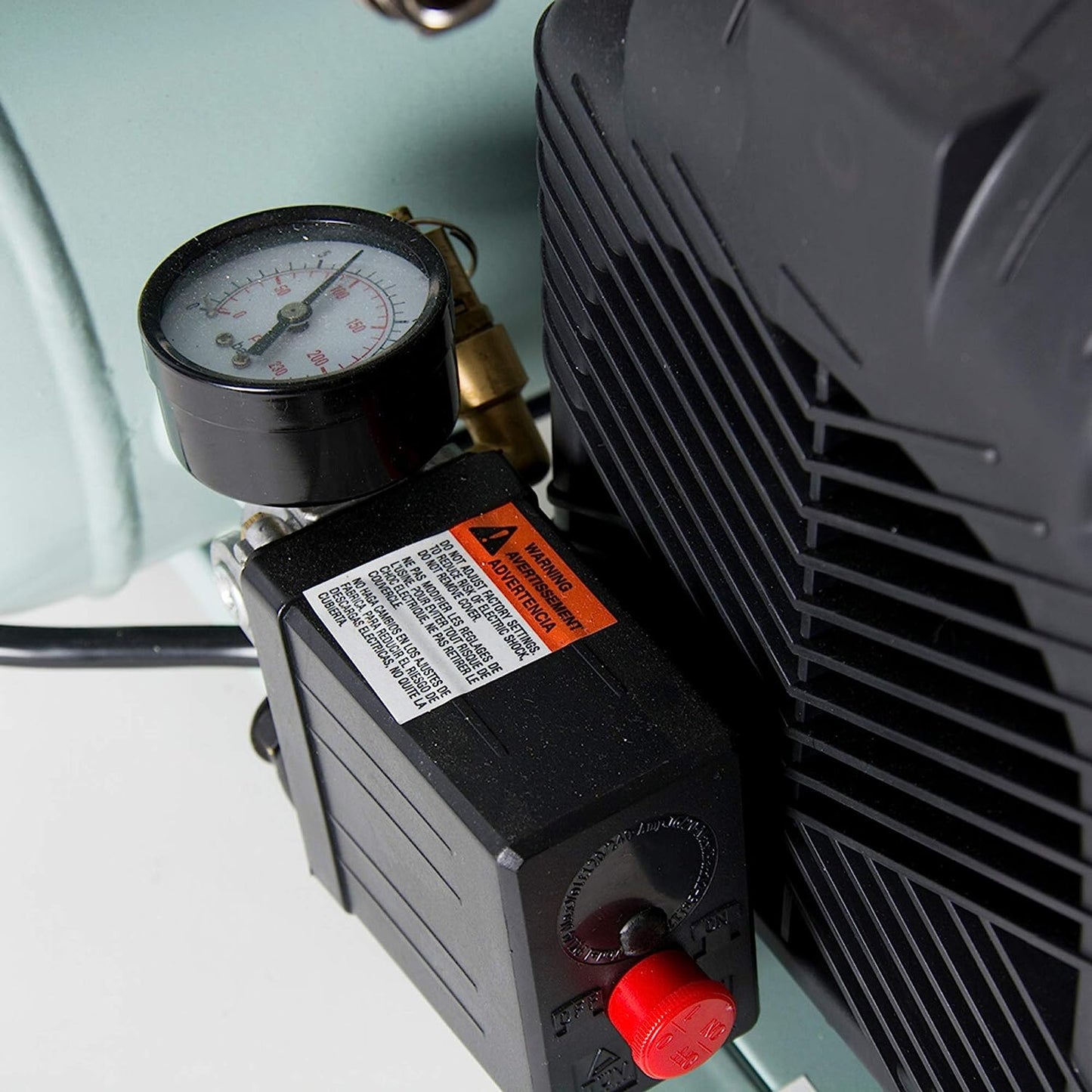 Metabo HPT Compresor de aire, 4 galones, eléctrico, doble pila, portátil, hierro fundido, bomba lubricada con aceite, 135 PSI, garantía de 1 año (EC99S)