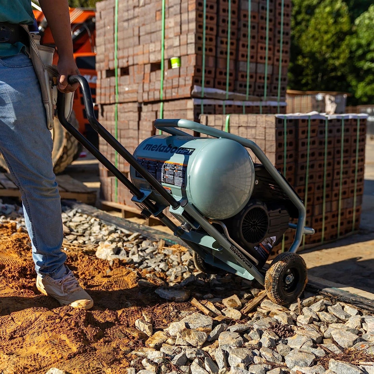 Metabo HPT Compresor de aire | THE TANK™ 8 galones | 225 PSI | 5 CFM @ 90 PSI | Carro | Sin aceite | EC1315S
