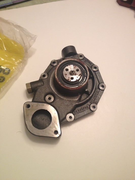 #7090534A Liebherr Bomba de agua