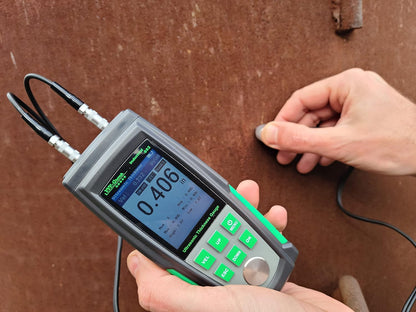 Medidor de espesor ultrasónico Industrial-882 / acero, metales, plástico, vidrio, PVC, medidor de espesor de tuberías, rango de 0.039 a 8.8 pulgadas, LCD de color HD de 2.4 pulgadas, calibración automática (todo el material)