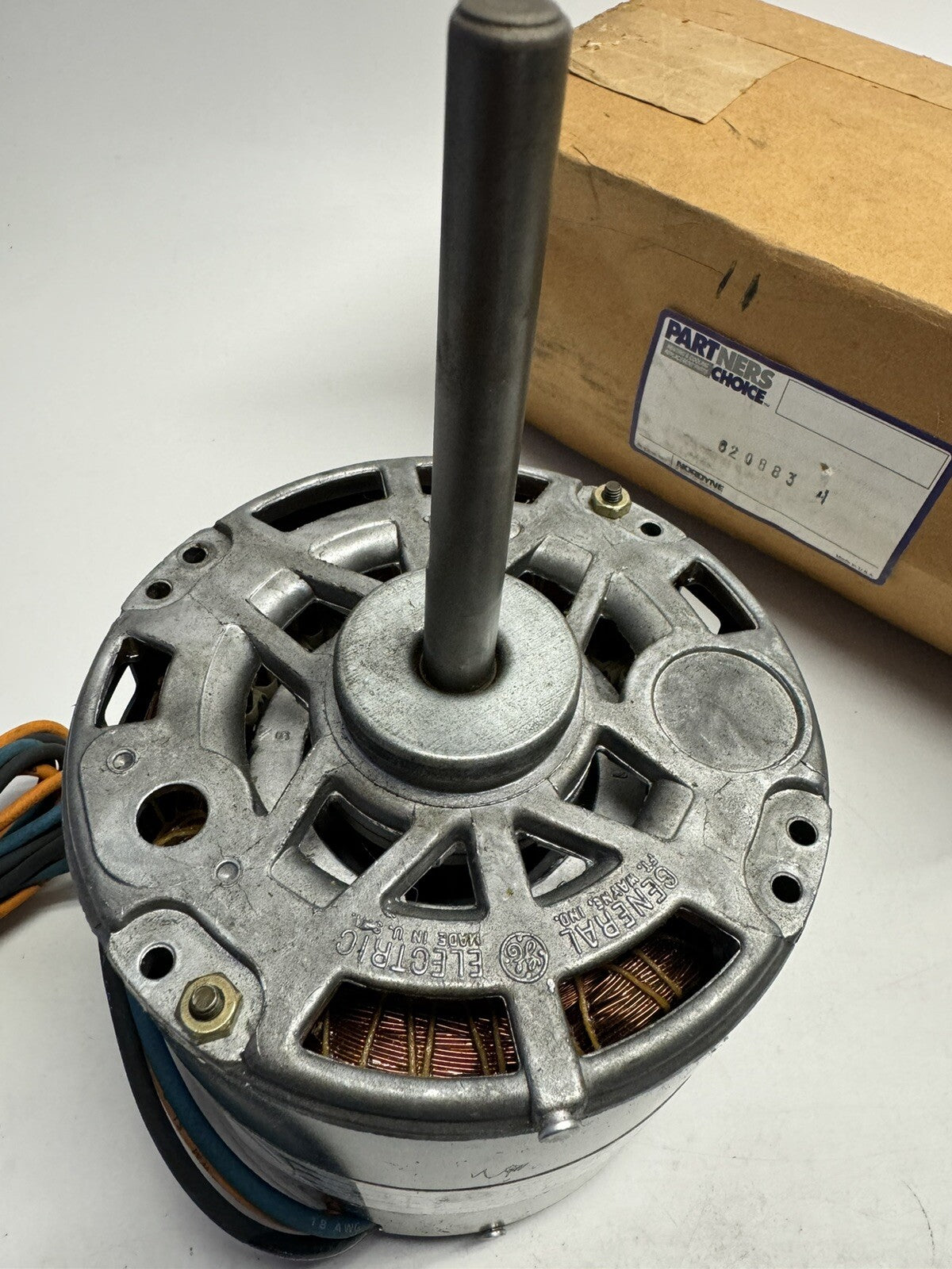 Motor GE Motors Carrier para ventiladores de condensador 5KCP39MF 460V HC39GE466A