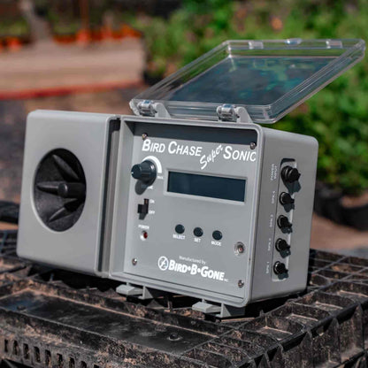 Bird B Gone - Bird Chase Super Sonic - Repelente de sonido al aire libre - Asusta a los pájaros - Diseño duradero resistente a la intemperie - para grandes espacios exteriores abiertos - Dispositivo