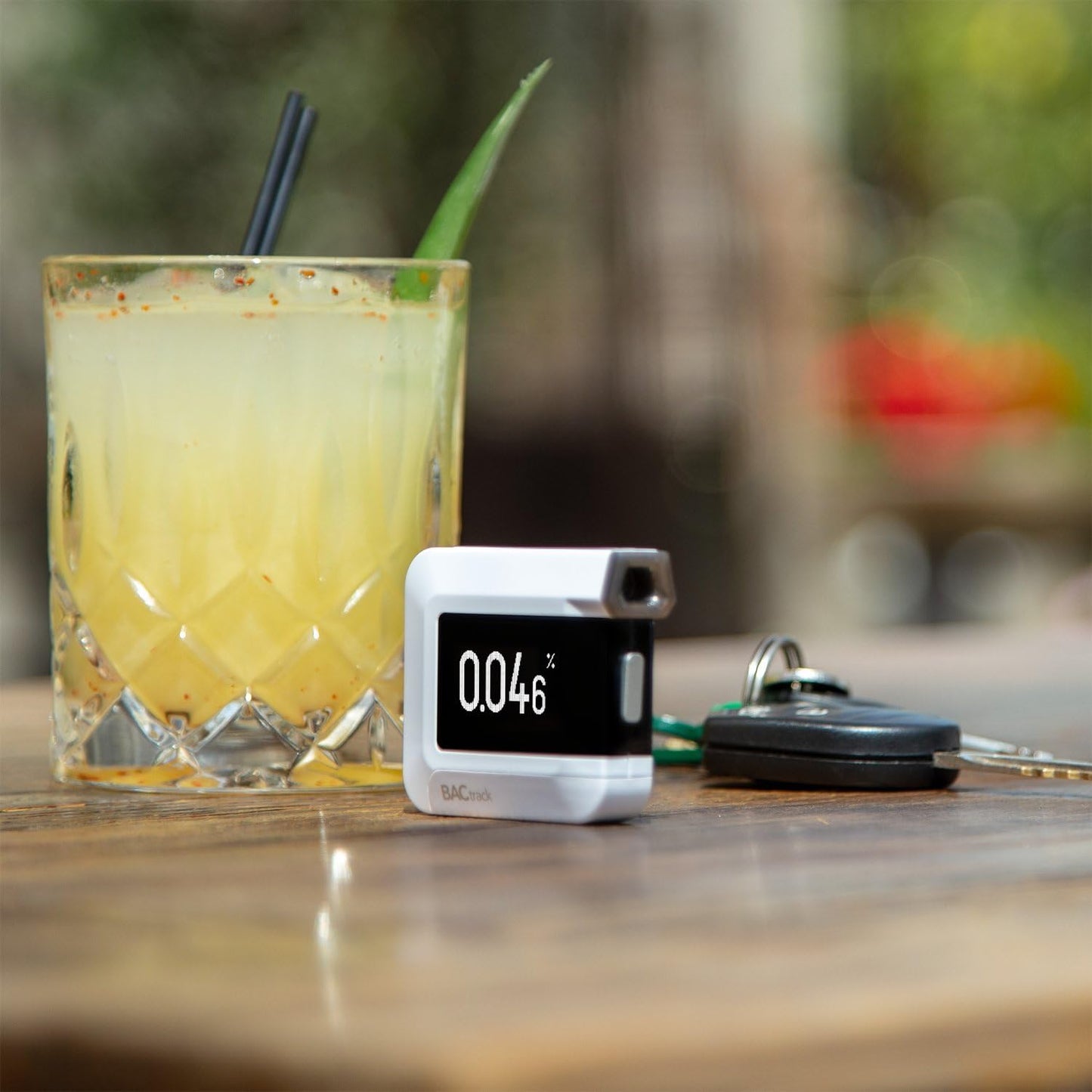 Alcoholímetro BACtrack C8 | Precisión de grado profesional | Conectividad inalámbrica opcional para Apple iPhone, Google y dispositivos Android Smartphone Samsung | Apple HealthKit Integration, color blanco