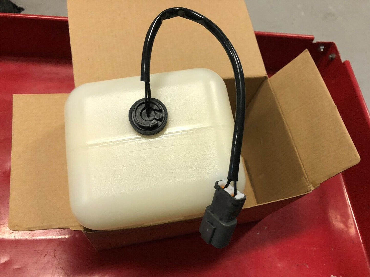 Komatsu Tank #20Y-06-15240