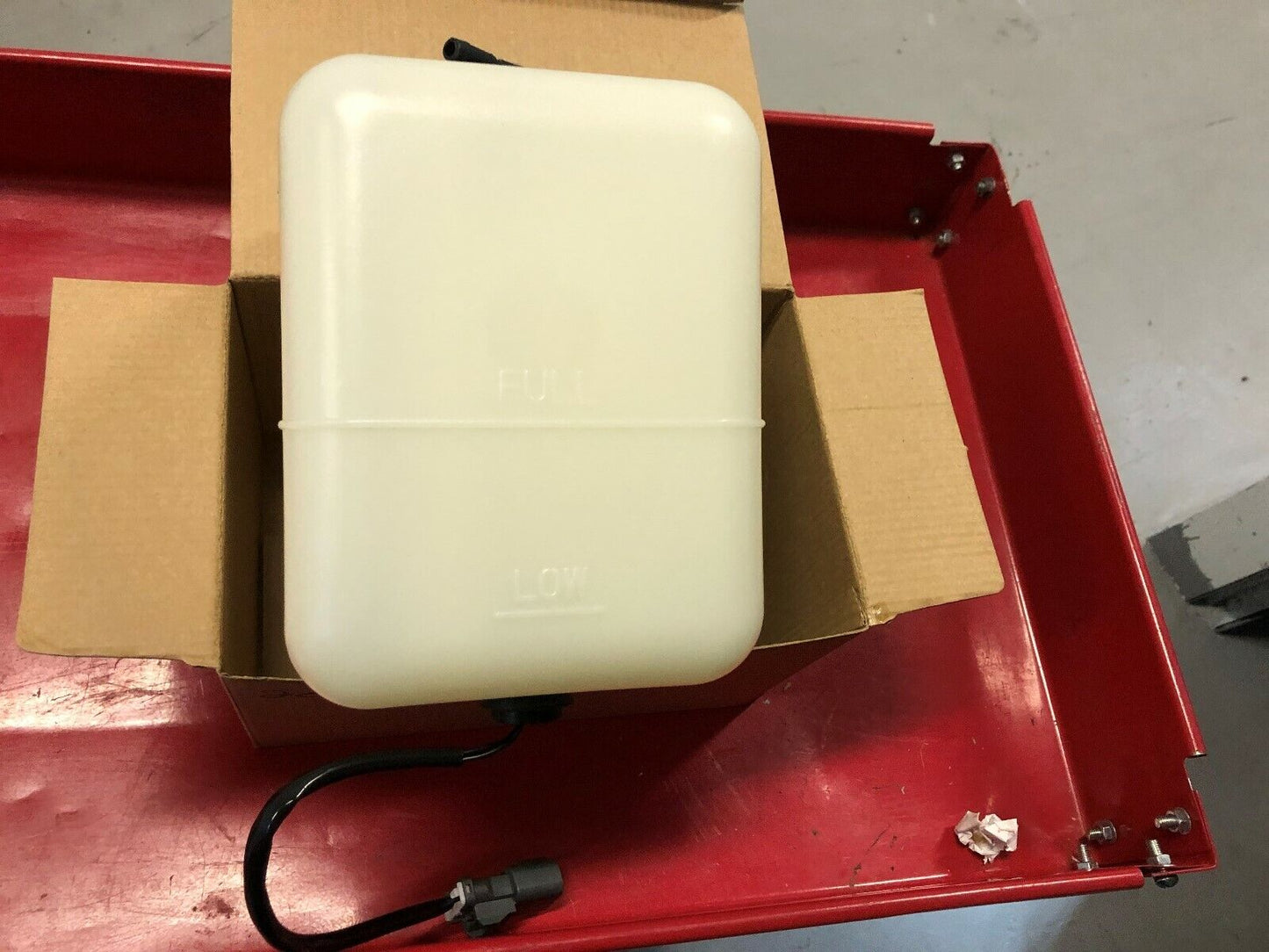 Komatsu Tank #20Y-06-15240