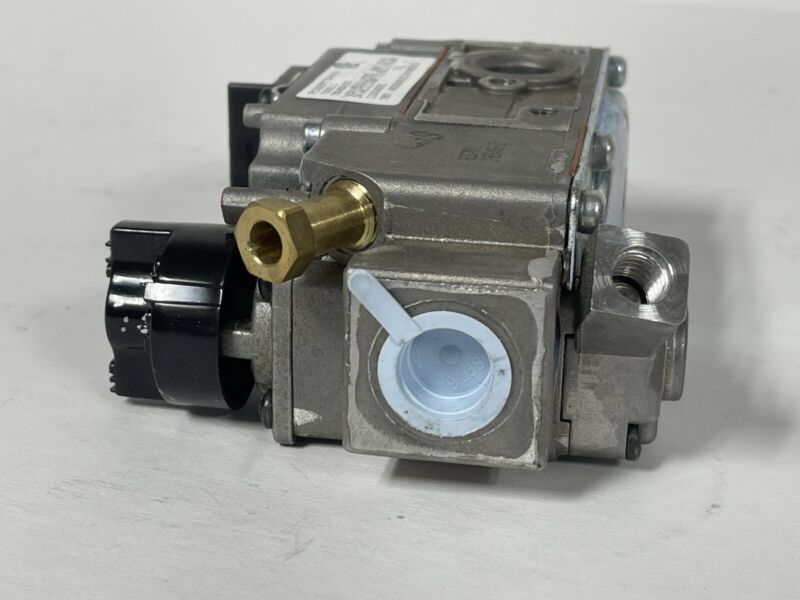 ROBERTSHAW 7000ELC 700-505-213 24VAC 12VDC MILLIVOLT GAS VALVE